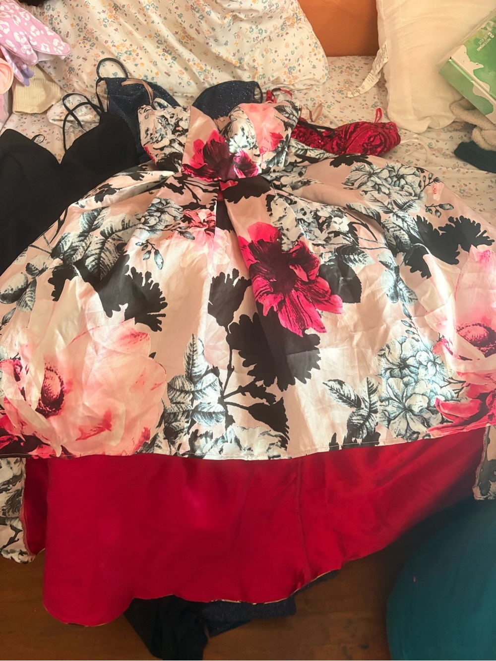 Formal dresses - Picture 8 of 13